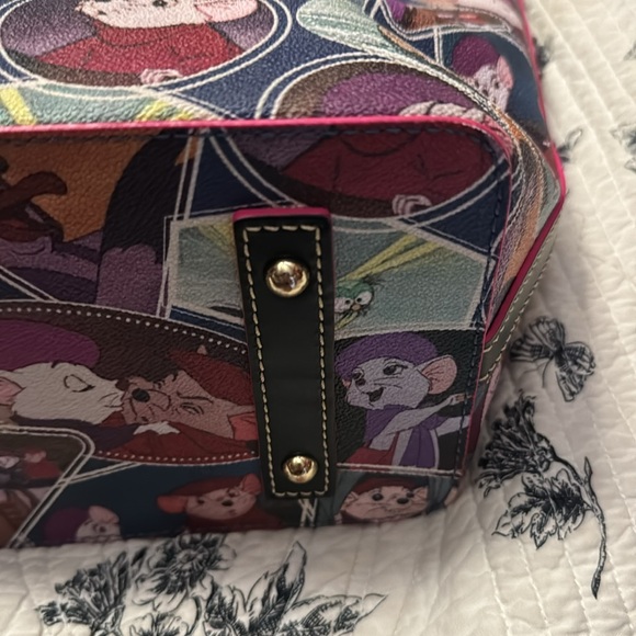 DOONEY & BOURKE Disney COLLECTION The Rescuers Tote - Picture 5 of 14